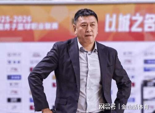 欧冠赛程-又输了！45岁少帅，上任后5胜12负，将季后赛球队，带到了倒数第3